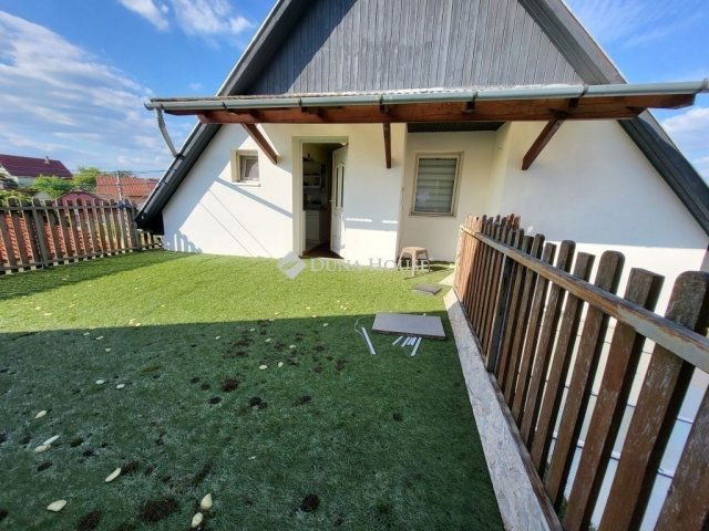 Eladó sorház, Szigetszentmiklóson 85.9 M Ft, 5 szobás