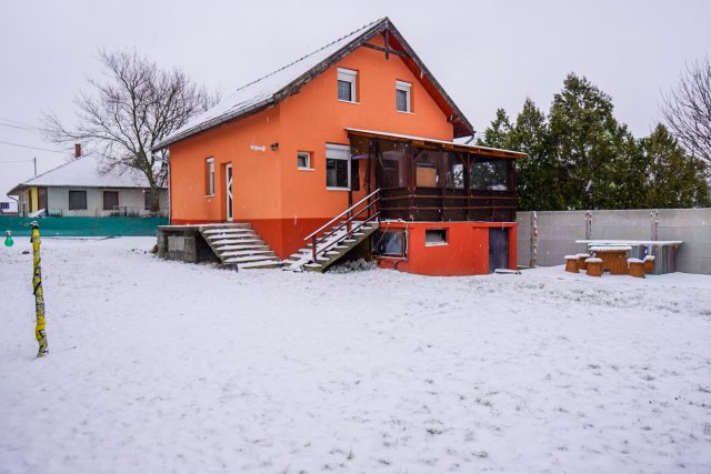 Eladó családi ház, Szigethalmon 121.6 M Ft, 5 szobás