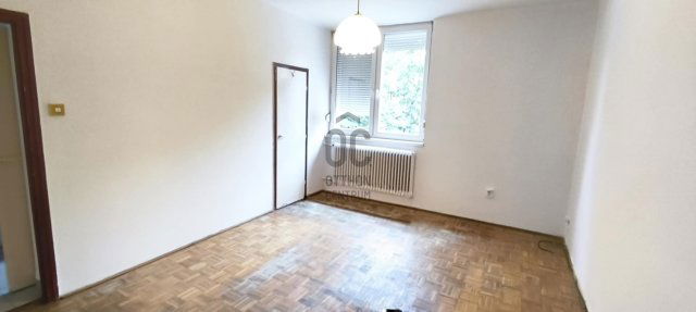 Eladó téglalakás, Ajkán 19.8 M Ft, 1 szobás