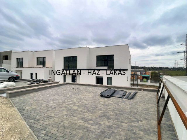 Eladó ikerház, Mogyoródon 119.99 M Ft, 4 szobás