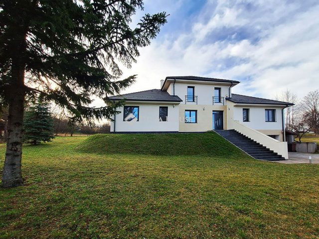 Eladó családi ház, Veszprémvarsányon 148.78 M Ft, 6 szobás