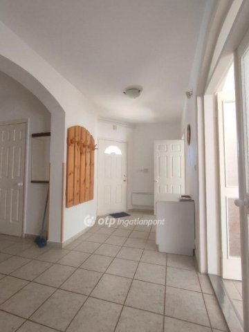 Eladó családi ház, Hajdúszoboszlón 175 M Ft, 5+3 szobás