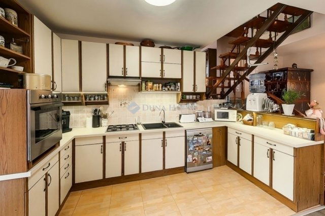 Eladó családi ház, Kecskeméten 89.9 M Ft, 5 szobás