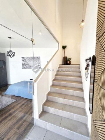 Eladó téglalakás, Pécsett 84.9 M Ft, 3 szobás