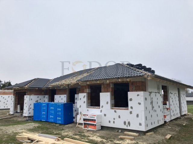 Eladó családi ház, Szigetszentmiklóson 129 M Ft, 5 szobás