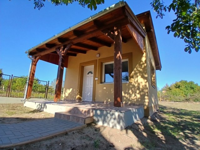 Eladó családi ház, Kiskunfélegyházán 29.8 M Ft, 1+1 szobás