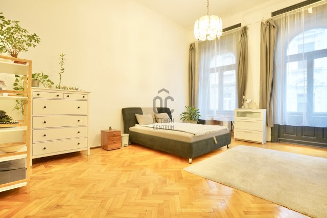 Eladó téglalakás, Budapesten, VI. kerületben 99.9 M Ft, 2 szobás