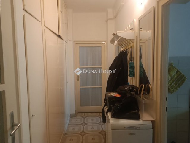 Eladó téglalakás, Békéscsabán 27.9 M Ft, 2 szobás