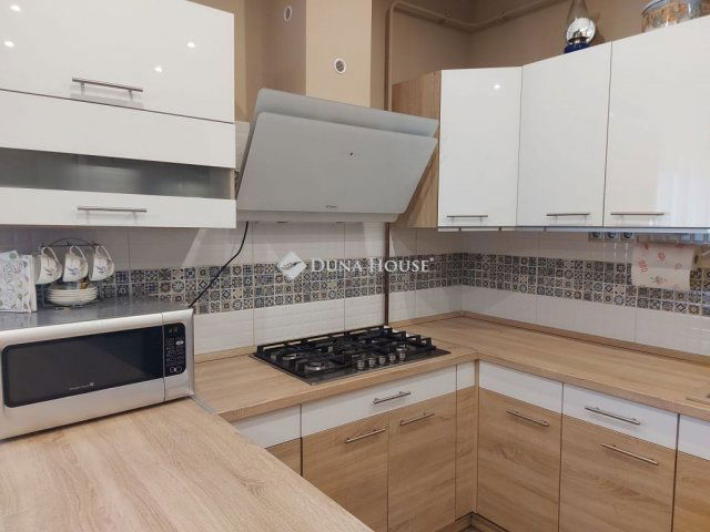 Eladó családi ház, Izsákon 59.5 M Ft, 5 szobás