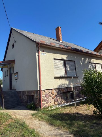 Eladó családi ház, Pécsett 62.9 M Ft, 3 szobás