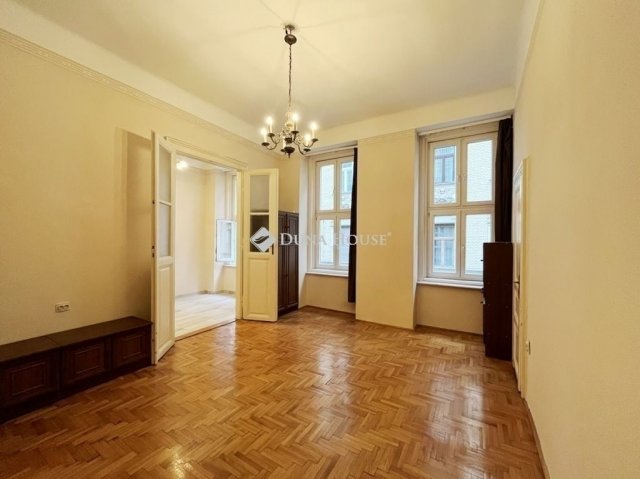 Eladó téglalakás, Budapesten, V. kerületben 79.9 M Ft, 1 szobás