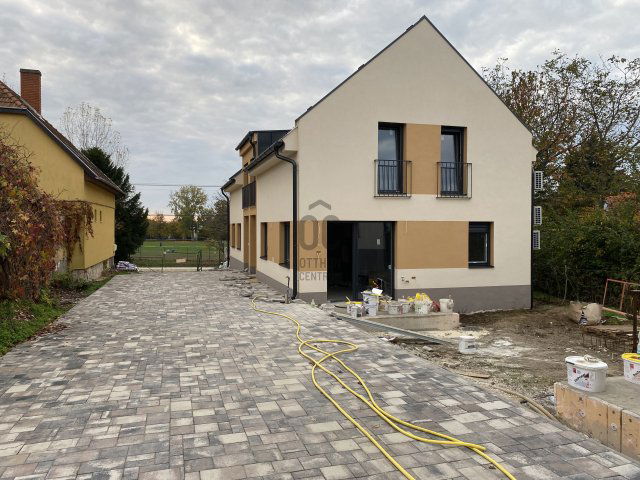 Eladó családi ház, Balatonszárszón 85.254 M Ft, 4 szobás