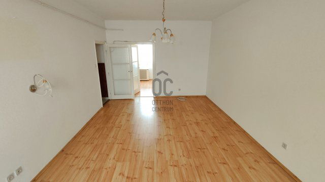 Eladó téglalakás, Várpalotán 35.5 M Ft, 2 szobás