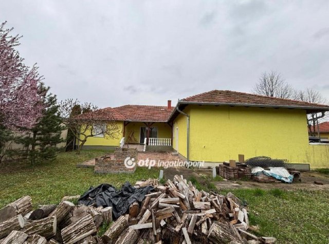 Eladó családi ház, Mohácson 125 M Ft, 3 szobás