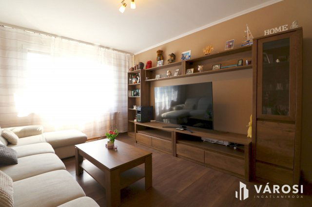 Eladó panellakás, Hódmezővásárhelyen 41.5 M Ft, 4 szobás