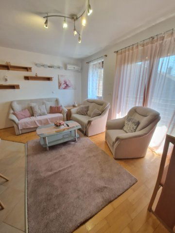 Kiadó téglalakás, albérlet, Pécsett 180 E Ft / hó, 3 szobás
