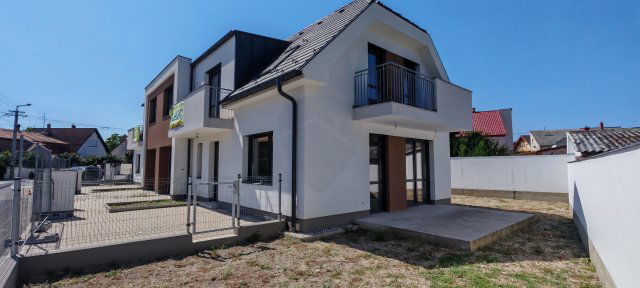 Eladó ikerház, Győrött 118 M Ft, 5 szobás