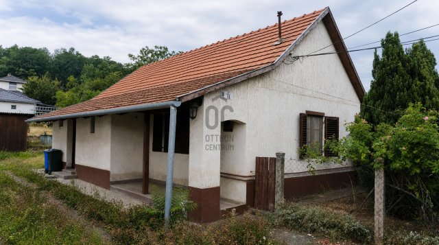 Eladó családi ház, Mendén 49.9 M Ft, 2 szobás