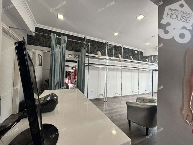 Eladó üzlethelyiség, Kecskeméten 64.9 M Ft, 2 szobás