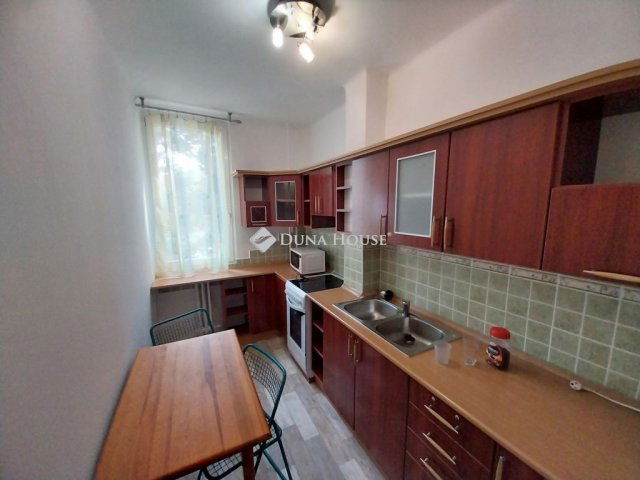 Kiadó téglalakás, albérlet, Tatabányán 150 E Ft / hó