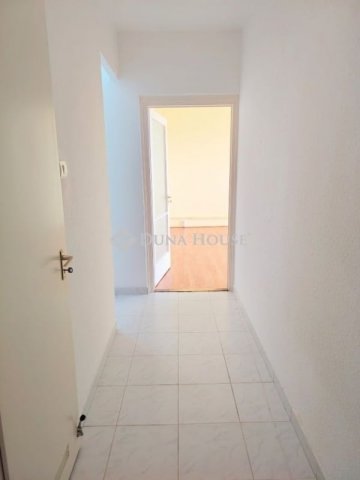 Eladó panellakás, Békéscsabán 28.9 M Ft, 2 szobás