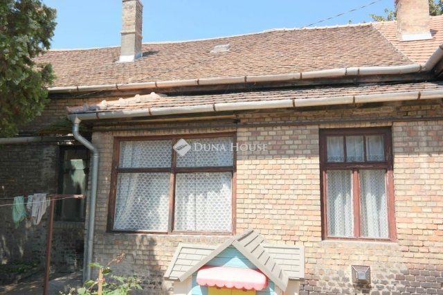 Eladó családi ház, Budapesten, XX. kerületben 48.5 M Ft