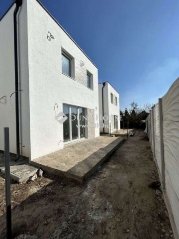 Eladó családi ház, Vecsésen 119.9 M Ft, 5 szobás