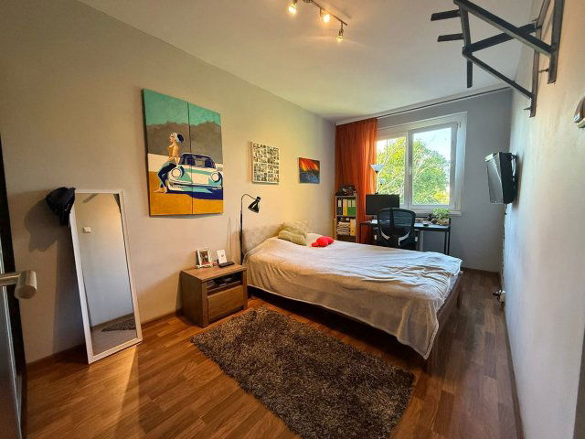 Eladó panellakás, Szegeden 62.9 M Ft, 1+3 szobás