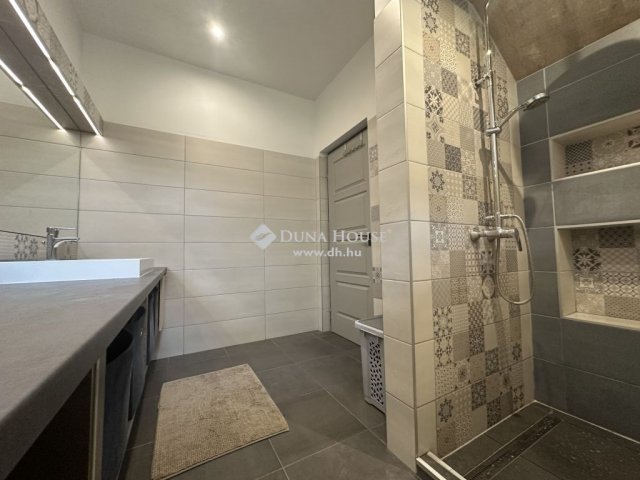 Eladó családi ház, Gödöllőn 269 M Ft, 5 szobás