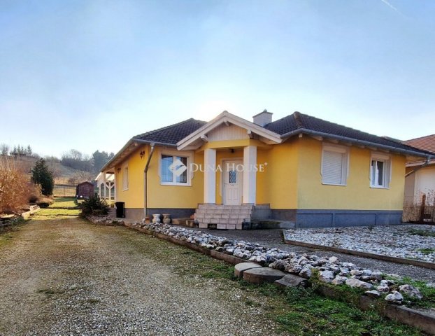 Eladó családi ház, Győrújbaráton 126.9 M Ft, 4 szobás