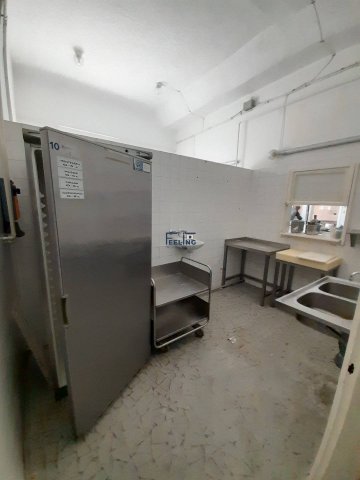 Kiadó üzlethelyiség, Lábatlanon 500 E Ft / hó