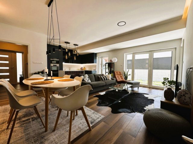 Eladó téglalakás, Pécsett 199.9 M Ft, 4 szobás