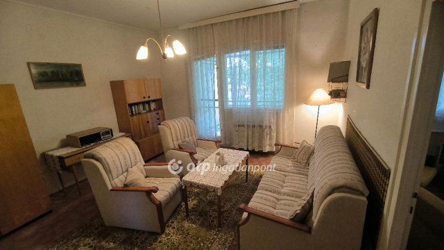 Eladó téglalakás, Csongrádon 27 M Ft, 2+1 szobás
