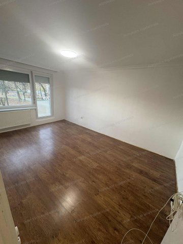 Eladó panellakás, Gyulán 28.99 M Ft, 2 szobás