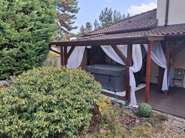 Eladó családi ház, Érden 241.5 M Ft, 5 szobás