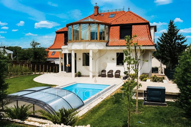 Eladó családi ház, Budaörsön 749 M Ft, 8 szobás