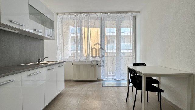 Eladó téglalakás, Budapesten, VIII. kerületben 98 M Ft, 3 szobás