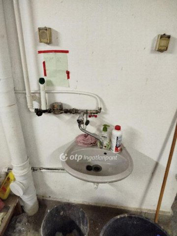 Eladó garázs, Pécsett 41.5 M Ft / költözzbe.hu