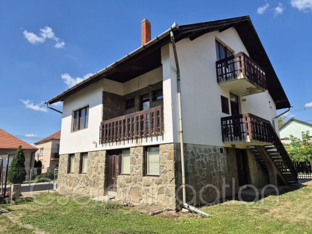 Eladó családi ház, Csornán 72.5 M Ft, 4 szobás