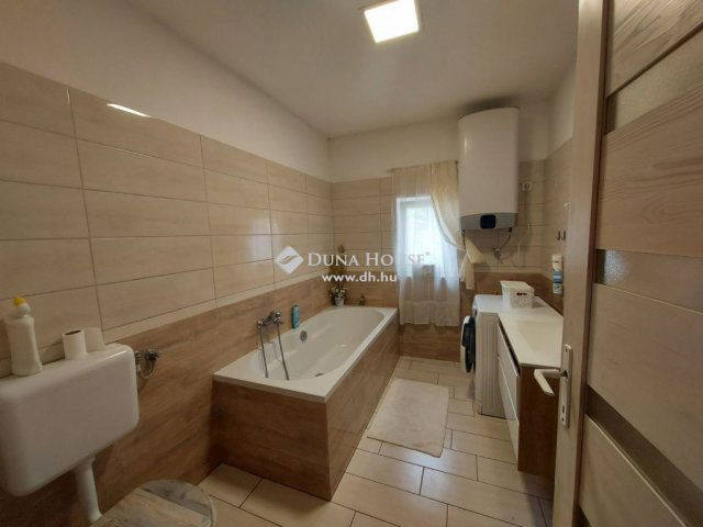 Eladó családi ház, Monoron 69.9 M Ft, 6 szobás