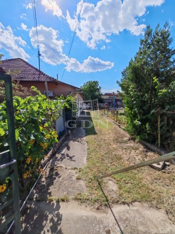 Eladó családi ház, Pécelen 39.9 M Ft, 1+2 szobás