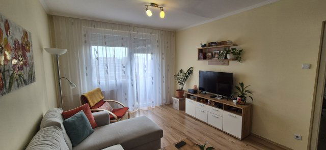 Eladó panellakás, Debrecenben, Derék utcában 48.5 M Ft