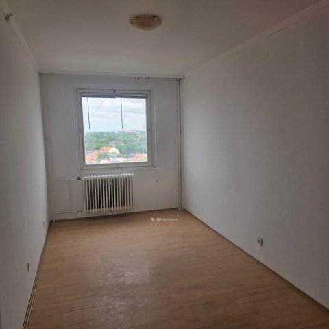 Eladó panellakás, Debrecenben 54.8 M Ft, 2+1 szobás
