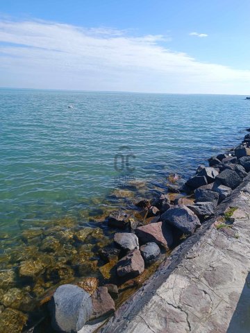 Eladó téglalakás, Siófokon 174.9 M Ft, 4 szobás