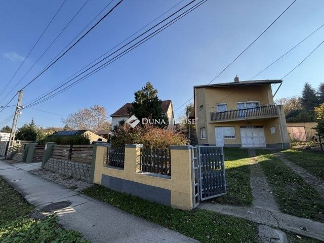 Eladó családi ház, Lábatlanon 73.5 M Ft, 5 szobás