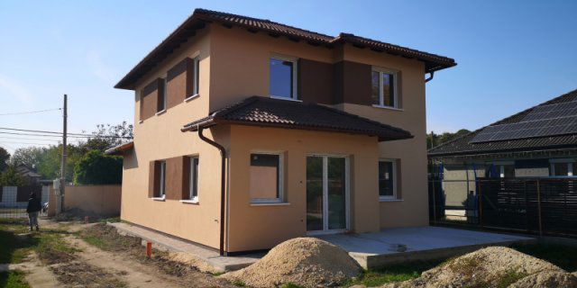 Eladó családi ház, Gyálon 119.99 M Ft, 5 szobás