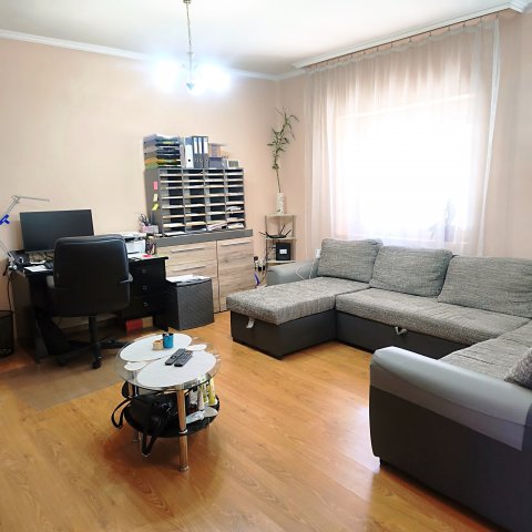 Eladó családi ház, Makón 65 M Ft, 4 szobás