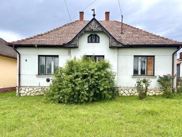 Eladó családi ház, Bakon 19 M Ft, 3 szobás