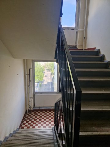 Eladó panellakás, Győrött 44.8 M Ft, 3 szobás