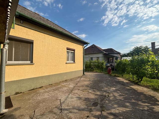 Eladó családi ház, Szegeden 86.9 M Ft, 3 szobás